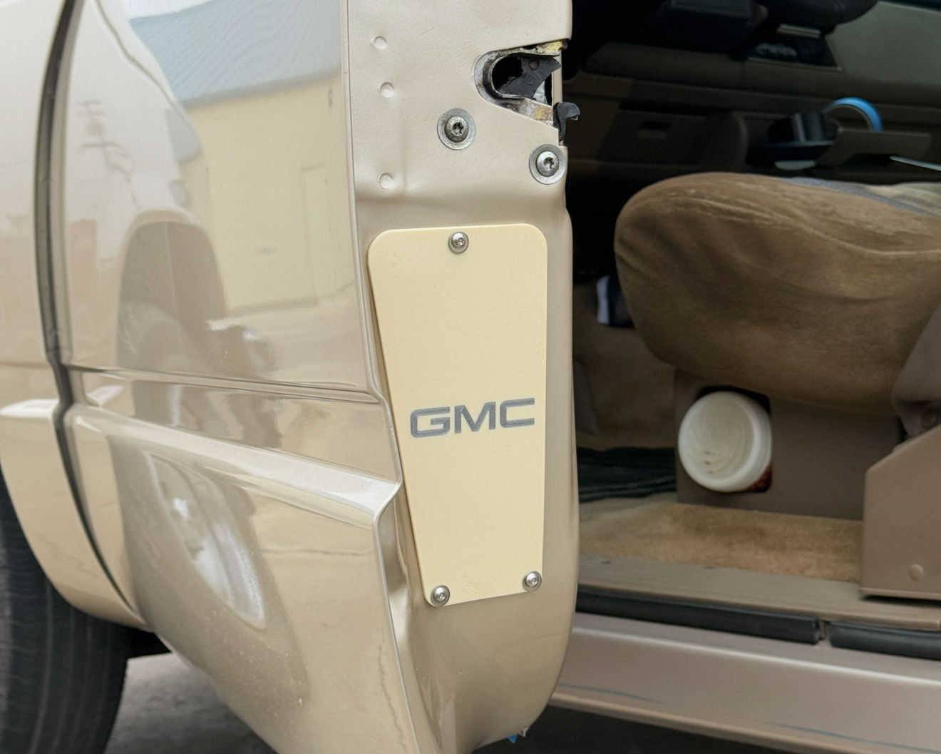88-98 GM OBS Door Vent GMC Logo