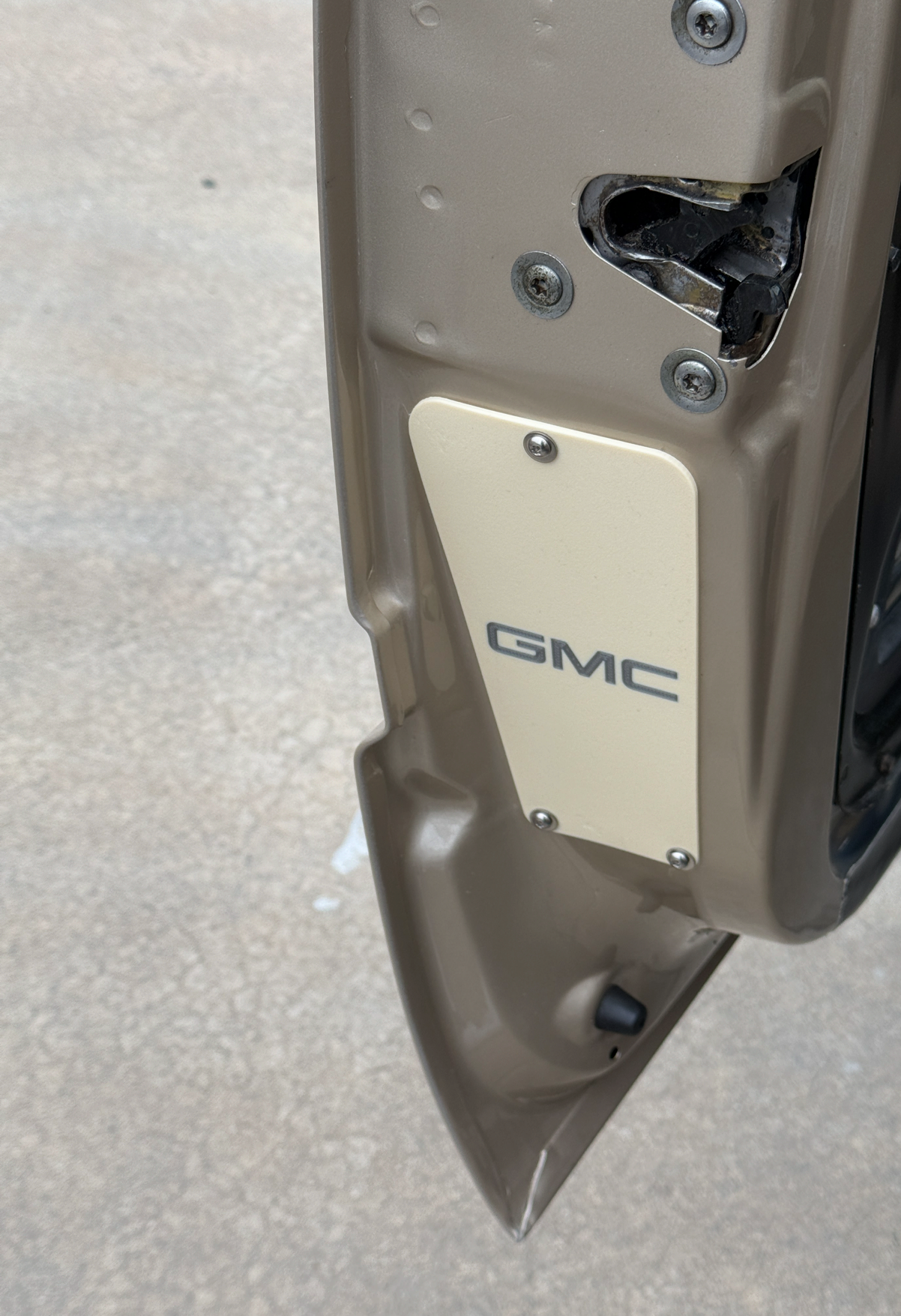 88-98 GM OBS Door Vent GMC Logo